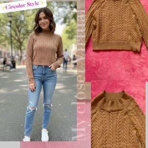 Cable-Knit Cropped Sweater in Camel